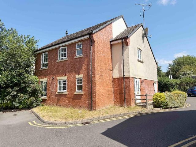 Flat for sale in Woodloes Park, Green Close