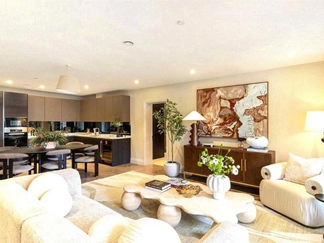 Flat for sale in Paddington, Greater London