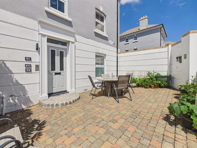 Flat for sale in Newquay, Cornwall