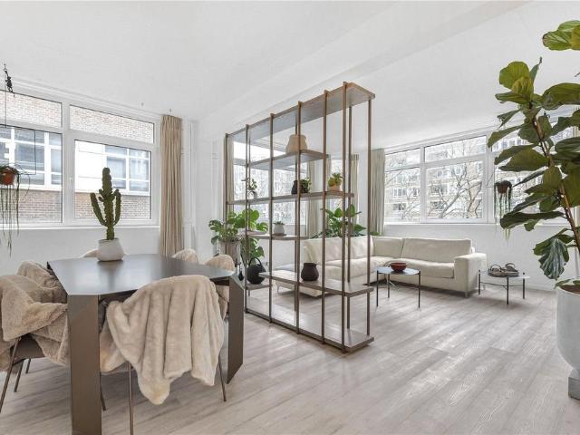 Flat for sale in Finsbury, Greater London