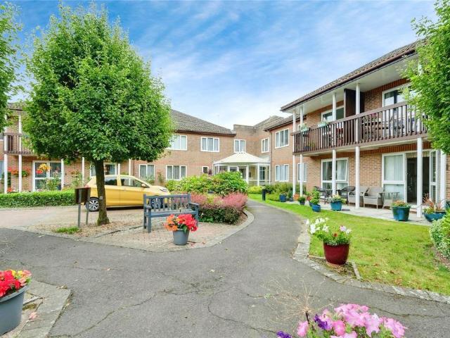 Flat for sale in Tricketts Cross, Ferndown