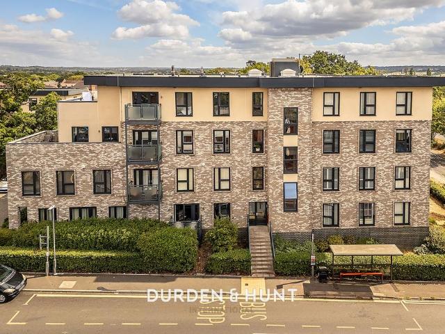 Flat for sale in Debden Green, Epping