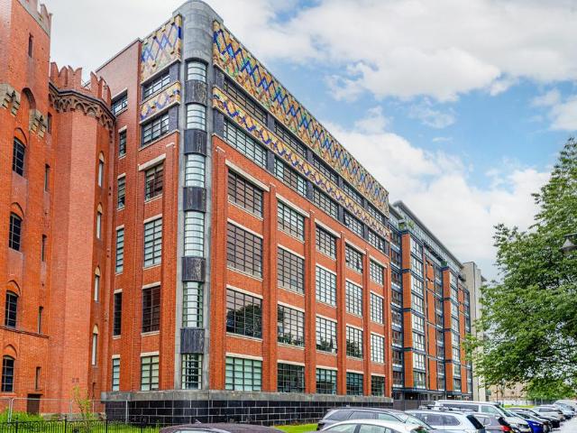 Flat for sale in Calton, Scotland