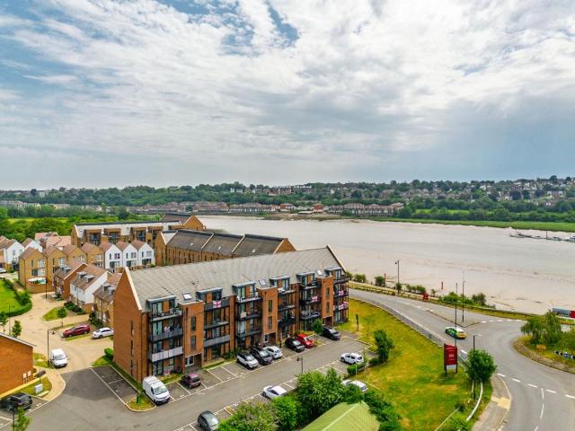 Flat for sale in Strood