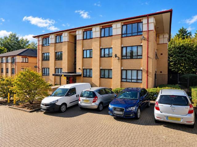 Flat for sale in Central Milton Keynes, Milton Keynes