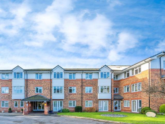 Flat for sale in Row Town, Surrey