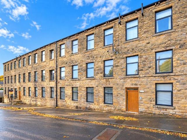 Flat for sale in Littlemoor Bottom, Leeds