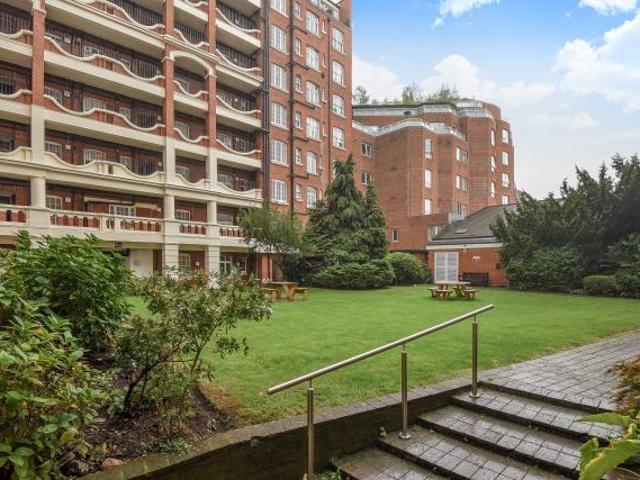 Flat for sale in St. John's Wood, Greater London