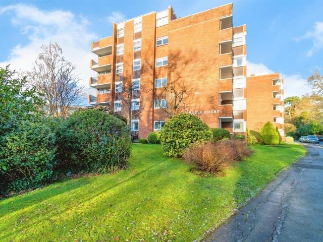 Flat for sale in Bassett, City Of Southampton
