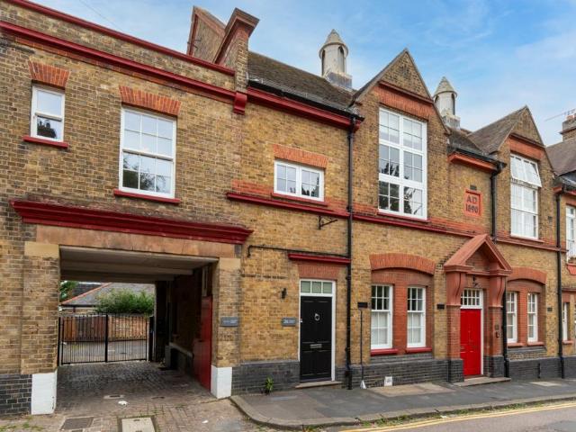 Flat for sale in Hockerill, East Hertfordshire