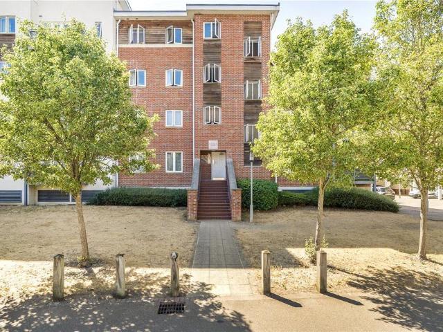 Flat for sale in Fishery, Maidenhead