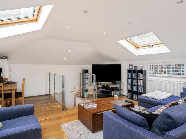Flat for sale in Dalston, De Beauvoir Town
