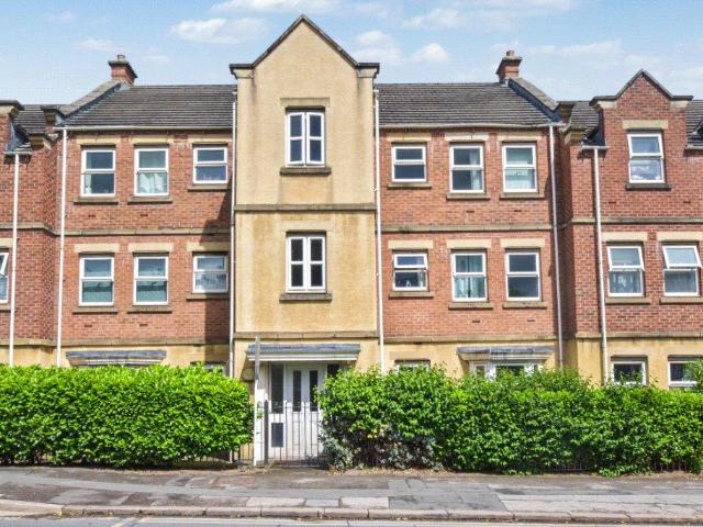 Flat for sale in Farnley, West Yorkshire