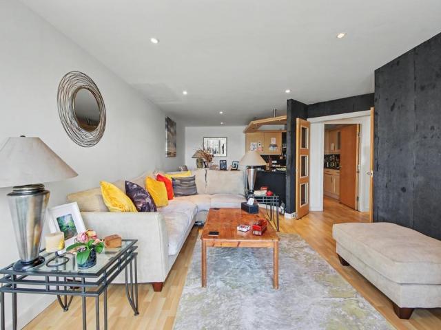Flat for sale in Salford Quays, Salford