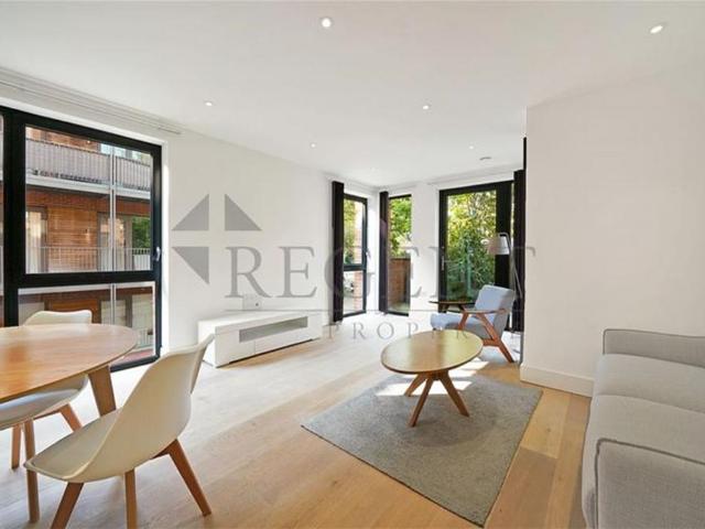 Flat for sale in West Hampstead, Greater London