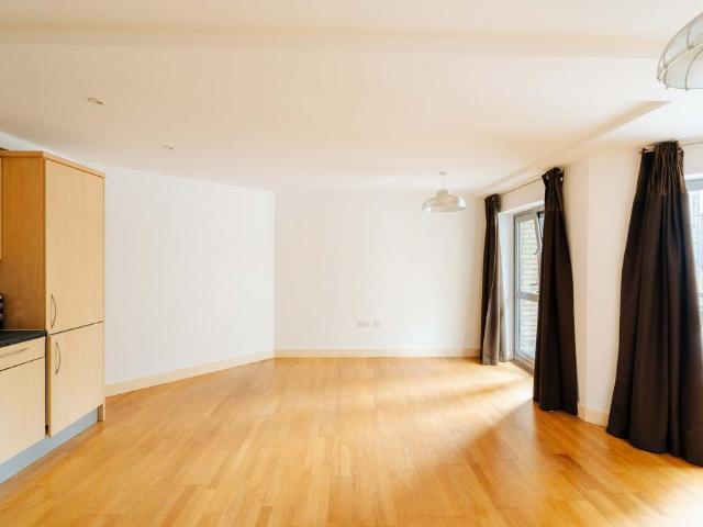Flat for sale in Kingsdown, Feckenham