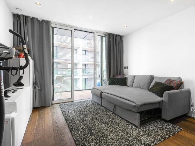 Flat for sale in Putney, Greater London