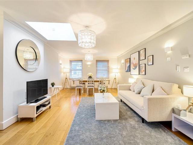 Flat for sale in Chalk Farm, Greater London