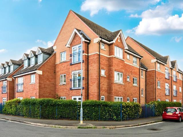 Flat for sale in Elmfield, Leicestershire