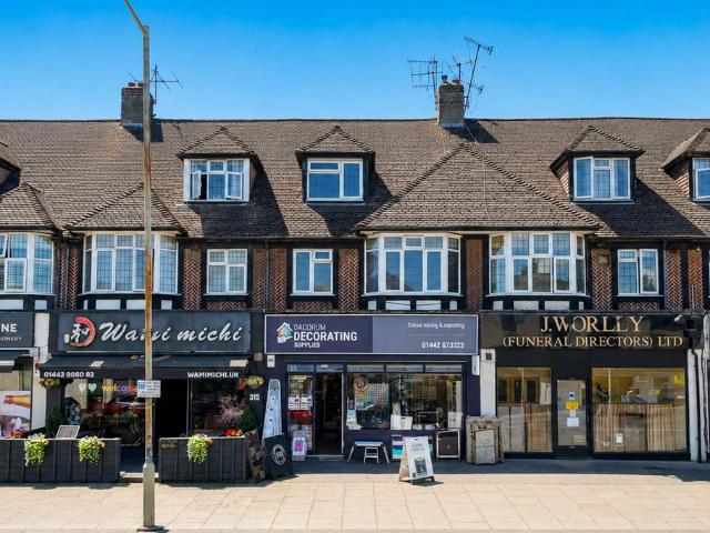 Flat for sale in Pouchen End, Hertfordshire