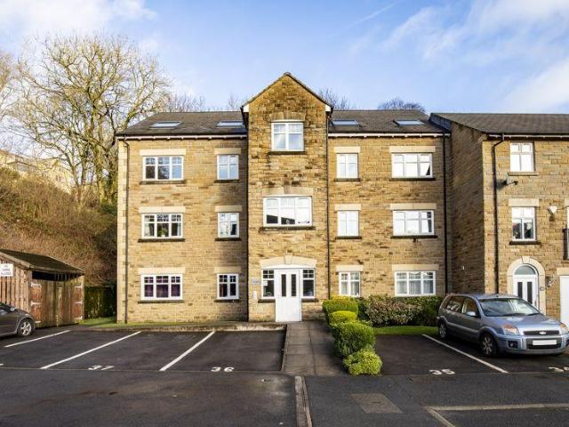 Flat for sale in Ripponden, West Yorkshire