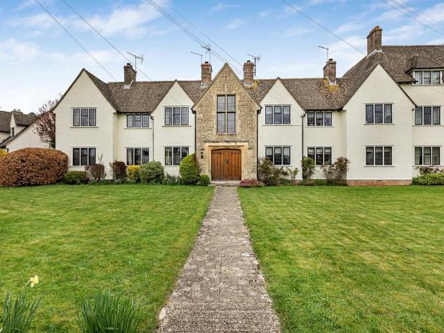 Flat for sale in Fossebridge, Gloucestershire