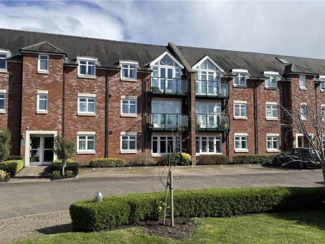 Flat for sale in Chichester