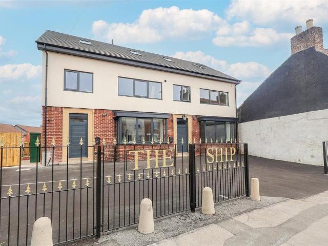 Flat for sale in Ripon, North Yorkshire