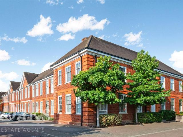 Flat for sale in Lonesome, Greater London
