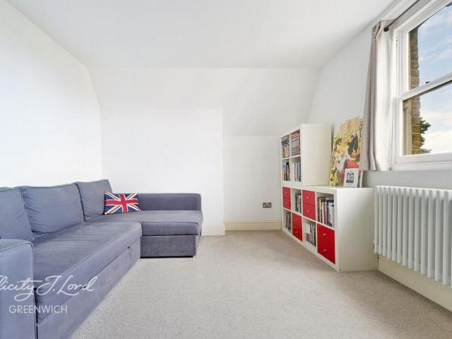 Flat for sale in Greenwich Town Centre, Greater London