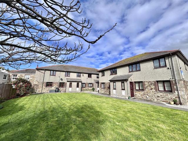 Flat for sale in Penwartha Coombe, Cornwall