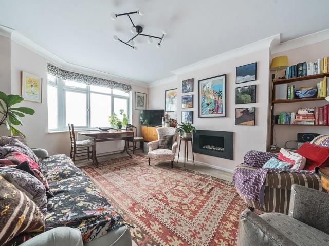 Flat for sale in London Borough of Ealing, Greater London
