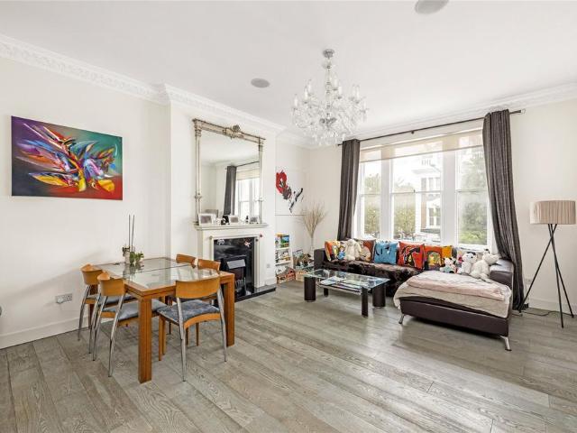 Flat for sale in Royal Borough of Kensington and Chelsea, Greater London