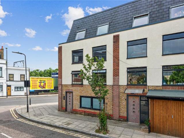 Flat for sale in South Hackney, Greater London