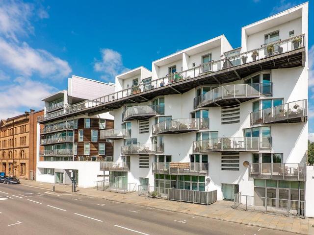 Flat for sale in Merchant City, Scotland