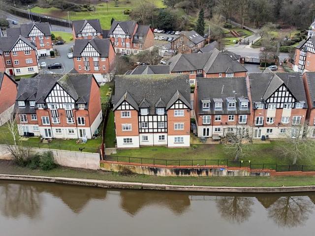 Flat for sale in Castle, Leftwich