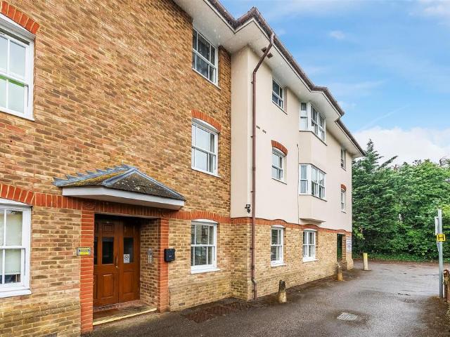 Flat for sale in Rose Hill, Pachesham Park