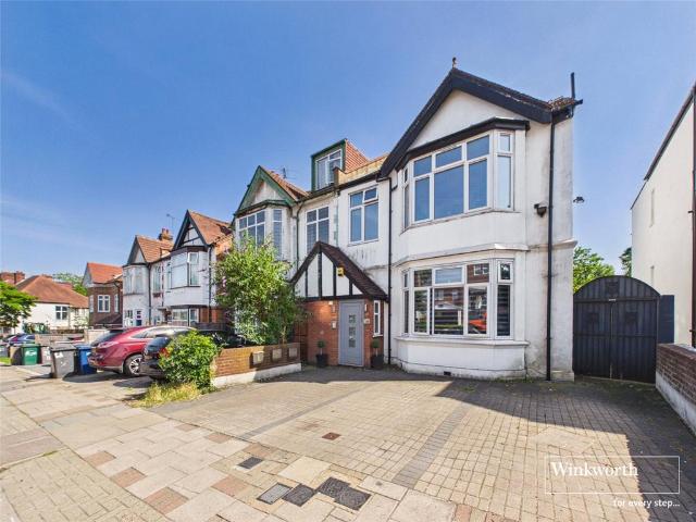 Flat for sale in Hendon, Greater London