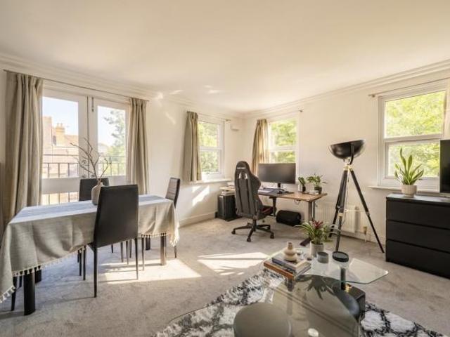 Flat for sale in West Hampstead, Greater London