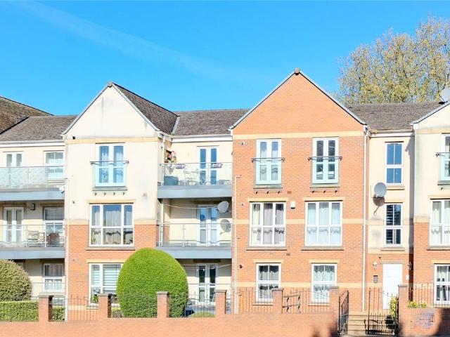Flat for sale in Harehills, West Yorkshire