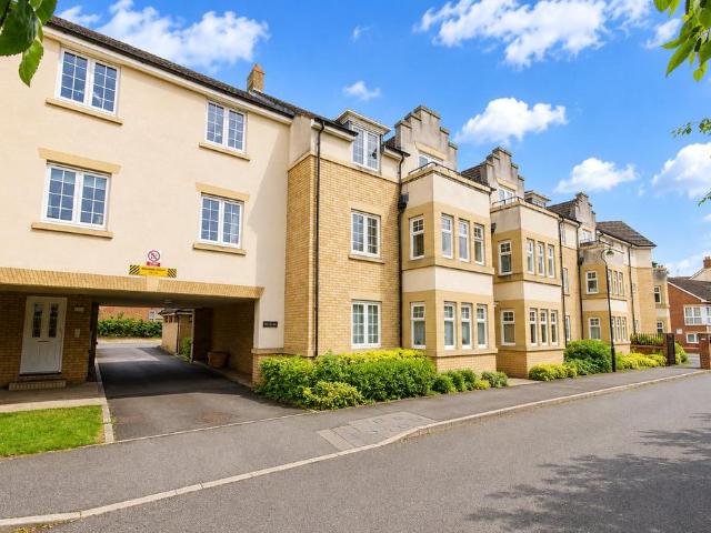 Flat for sale in Flitwick, Bedfordshire