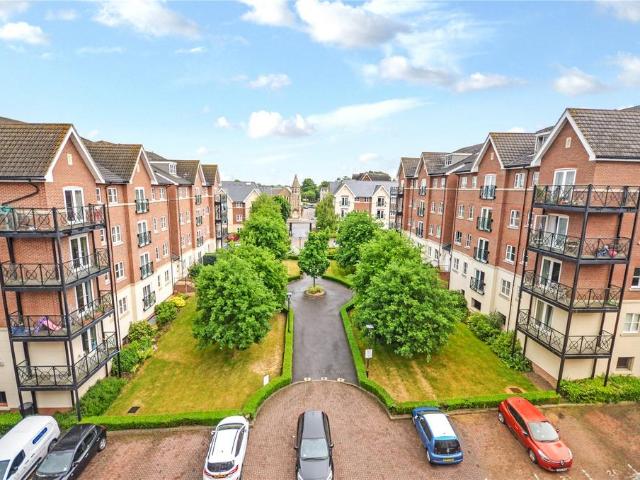 Flat for sale in Walton, Aylesbury