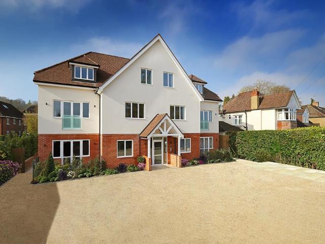 Flat for sale in Pachesham Park, Surrey