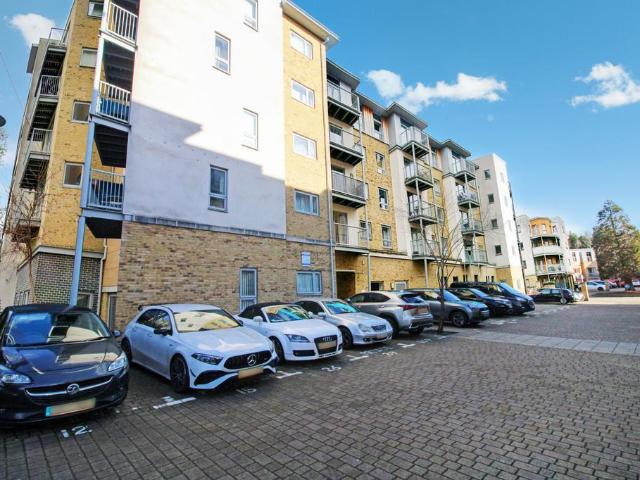 Flat for sale in Farnborough, Hampshire