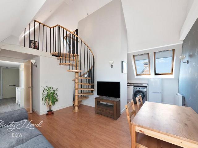 Flat for sale in Old Ford, Greater London