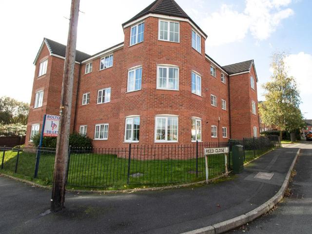 Flat for sale in Farnworth, Bolton