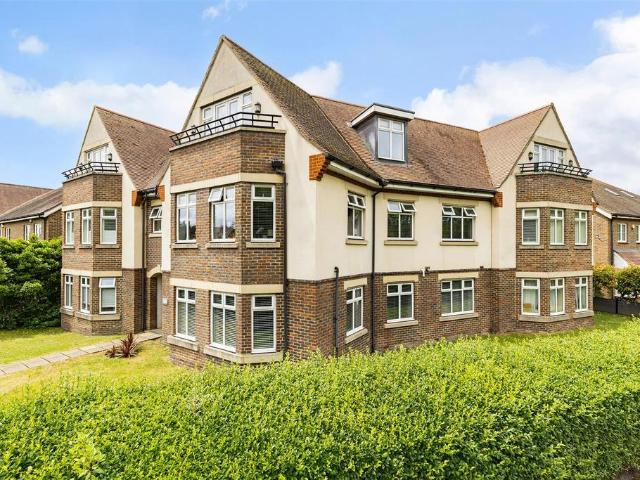 Flat for sale in Westborough, Surrey