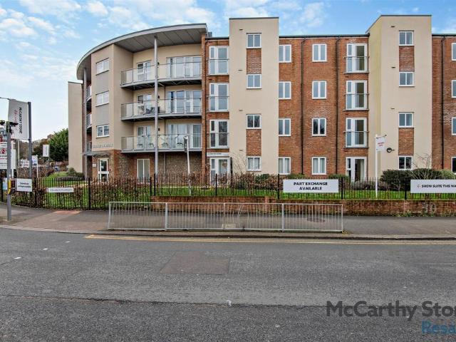 Flat for sale in Tower Hamlets, Ash