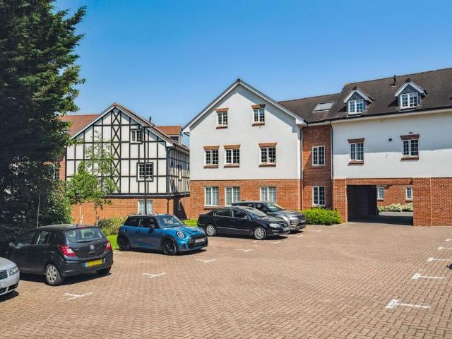 Flat for sale in The Grange, Chalfont St. Peter