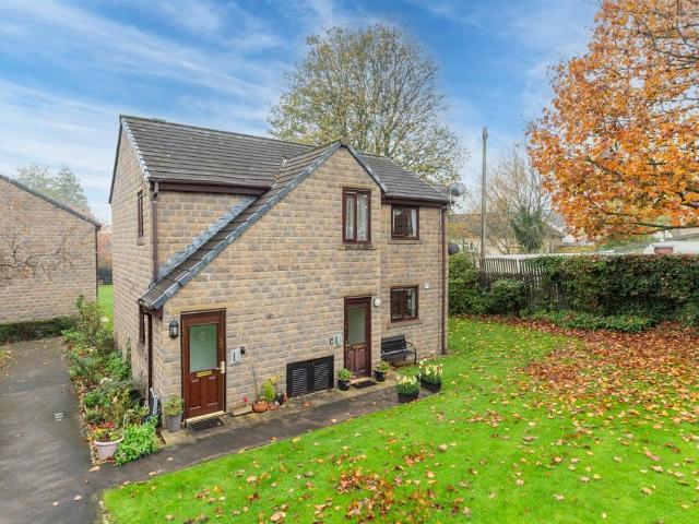 Flat for sale in Cross Green, Leeds